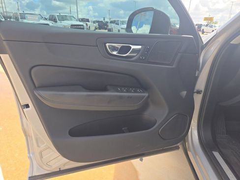 Used 2023 Volvo XC60 B5 Plus w/ Climate Package FWD image 12