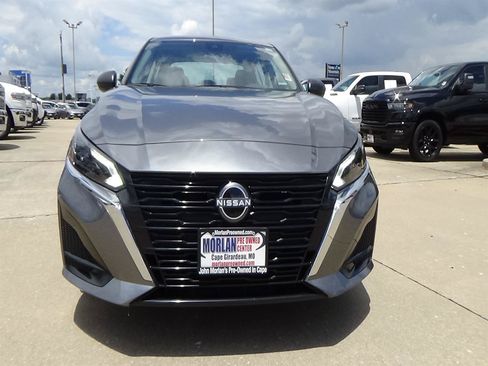 Used 2025 Nissan Altima 2.5 SV FWD image 3