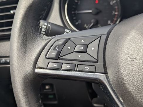 Used 2019 Nissan Rogue SV image 29