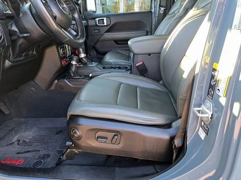 Used 2024 Jeep Gladiator Mojave w/ Technology Group image 24