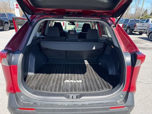 Used 2020 Toyota RAV4 LE w/ All Weather Liner Package AWD/4WD image 17