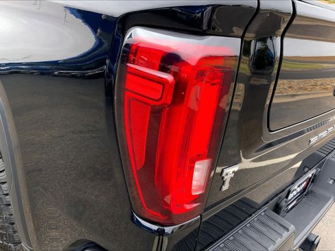 Used 2019 GMC Sierra 1500 AT4 w/ Off Road Performance Package AWD/4WD image 29