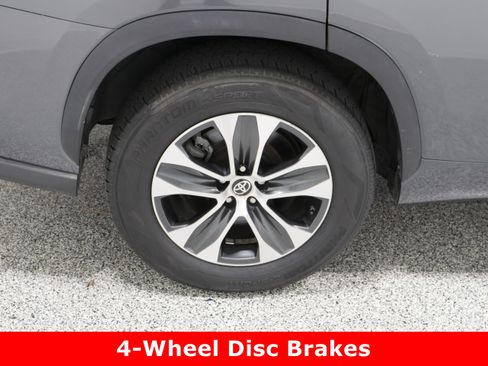 Used 2020 Toyota Highlander XLE image 6