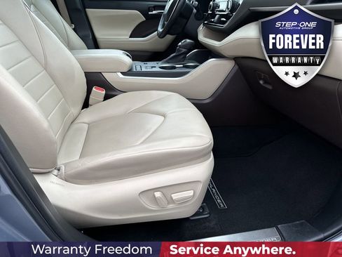 Used 2022 Toyota Highlander XLE FWD image 40