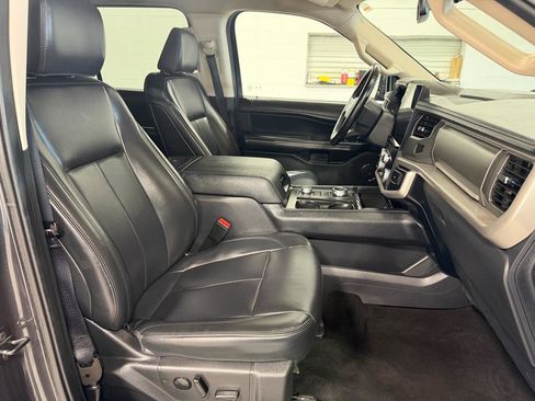Used 2023 Ford Expedition Max XLT image 25
