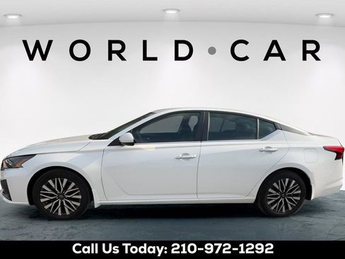 Used 2024 Nissan Altima 2.5 SV w/ SV Premium Package FWD image 4
