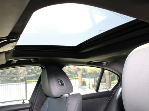 Used 2021 BMW 330i xDrive Sedan w/ Convenience Package image 34