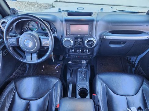 Used 2014 Jeep Wrangler Unlimited Rubicon w/ Connectivity Group image 10