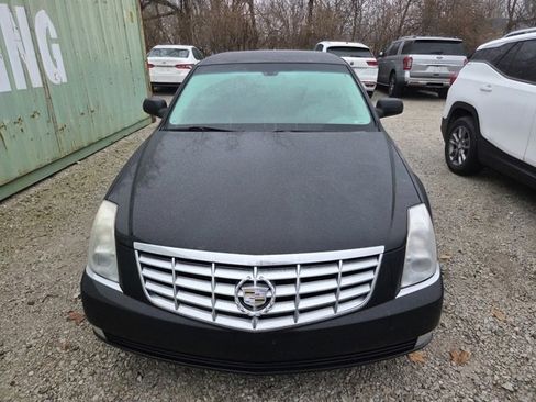 Used 2011 Cadillac DTS image 2