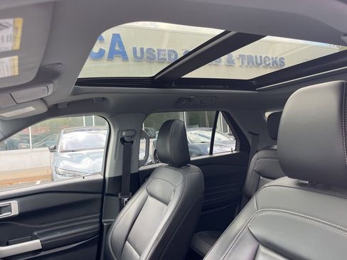 Used 2021 Ford Explorer XLT w/ Equipment Group 202A image 9