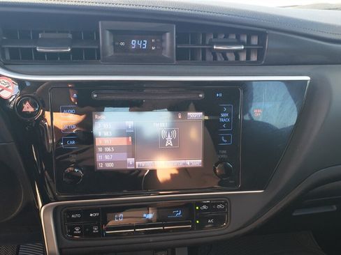 Used 2018 Toyota Corolla LE FWD image 13