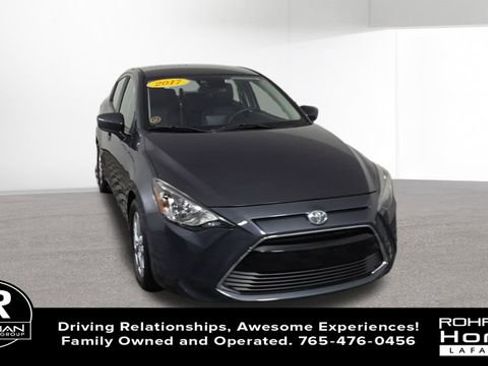 Used 2017 Toyota Yaris iA image 3