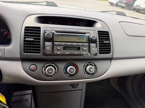 Used 2005 Toyota Camry image 16