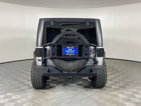 Used 2018 Jeep Wrangler Unlimited Sahara w/ Connectivity Group AWD/4WD image 15