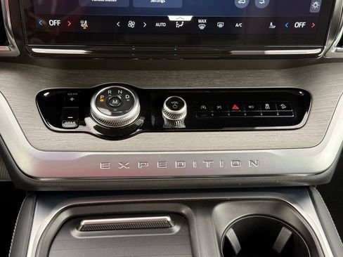 Used 2025 Ford Expedition Platinum image 22