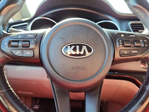 Used 2019 Kia Sedona EX image 16