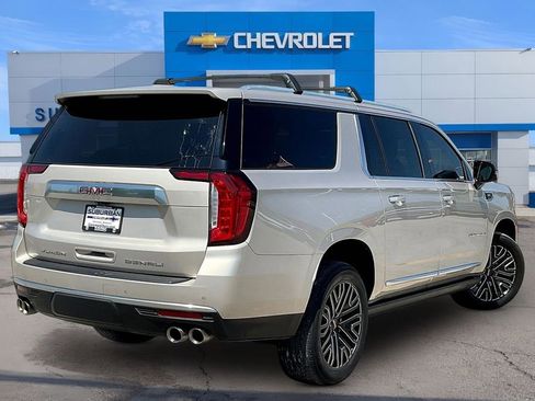 Used 2021 GMC Yukon XL Denali w/ Denali Premium Package AWD/4WD image 2
