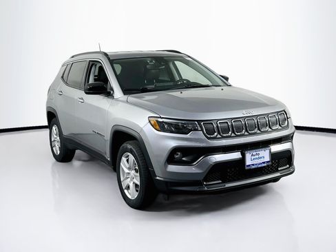Used 2022 Jeep Compass Latitude w/ Convenience Group AWD/4WD image 3