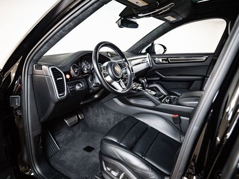 Certified 2021 Porsche Cayenne GTS AWD/4WD image 4