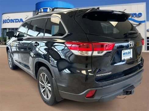 Used 2019 Toyota Highlander XLE image 6