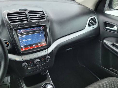Used 2018 Dodge Journey SXT image 21
