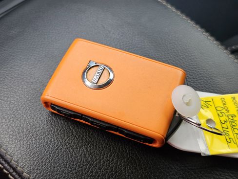 Used 2023 Volvo XC40 B5 Core image 28