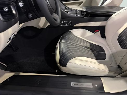 Used 2019 Aston Martin DB11 Volante RWD image 19
