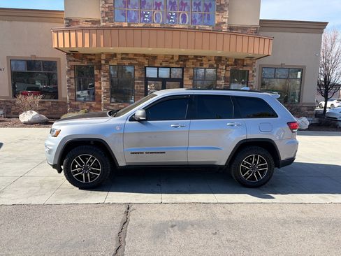 Used 2019 Jeep Grand Cherokee Trailhawk image 2