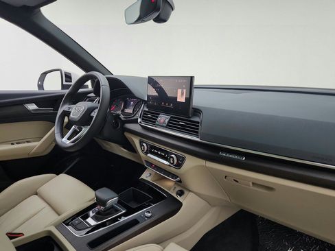 Used 2023 Audi Q5 2.0T Premium w/ Convenience Package AWD/4WD image 23
