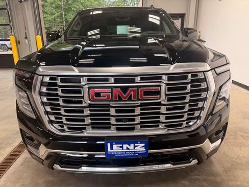 Used 2025 GMC Yukon Denali w/ Denali Reserve Package AWD/4WD image 3