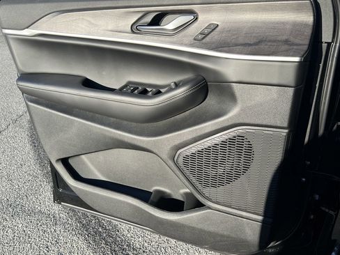 New 2025 Jeep Grand Cherokee L Limited AWD/4WD image 18