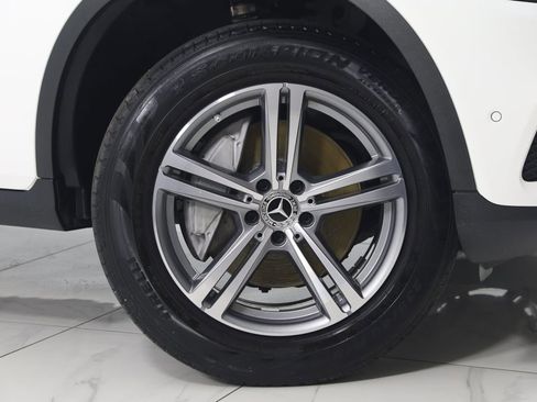 Used 2022 Mercedes-Benz GLC 300 4MATIC w/ Driver Assistance Package image 15