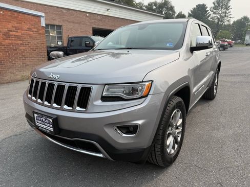 Used 2016 Jeep Grand Cherokee Limited w/ Luxury Group II AWD/4WD image 2