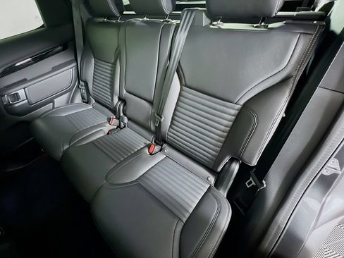 Certified 2025 Land Rover Discovery S AWD/4WD image 26