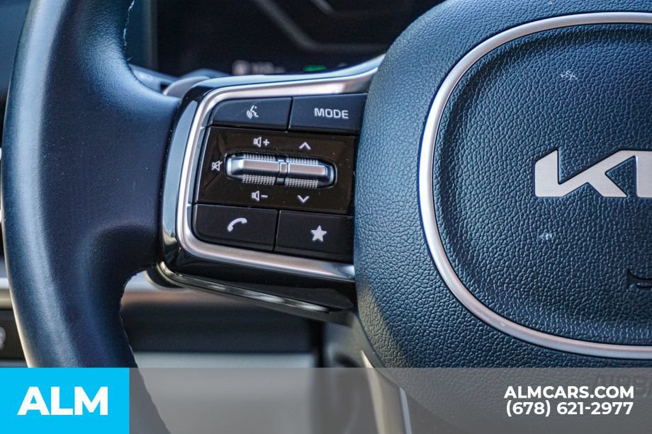 Used 2025 Kia Carnival SX w/ SX Dark Edition Package FWD image 30