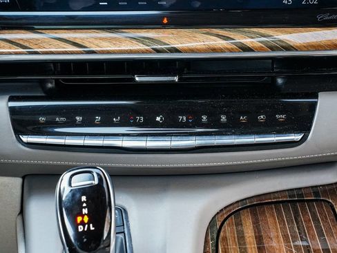 Used 2023 Cadillac Escalade ESV Premium Luxury Platinum image 13