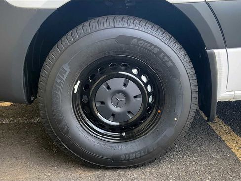 New 2025 Mercedes-Benz Sprinter 2500 image 9