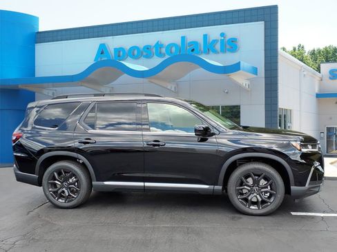 New 2025 Honda Pilot Touring image 2