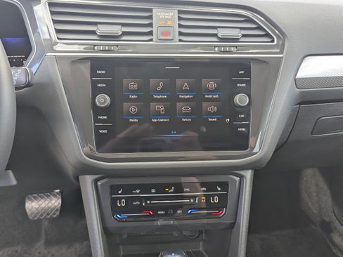 Used 2022 Volkswagen Tiguan SE image 18