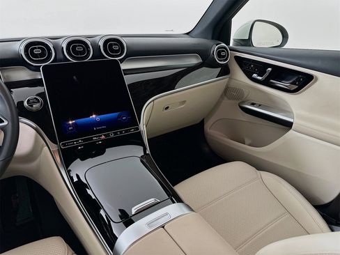 Certified 2025 Mercedes-Benz GLC 300 image 24