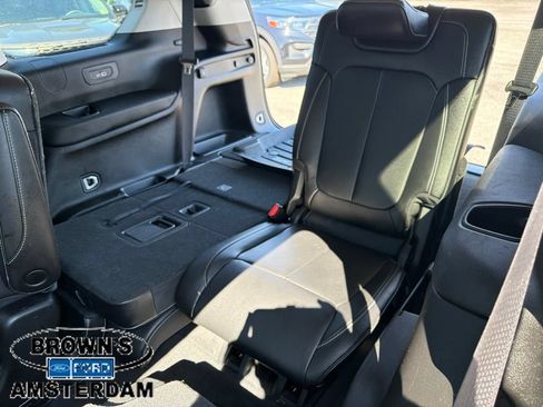 Used 2023 Jeep Grand Cherokee L Limited AWD/4WD image 8