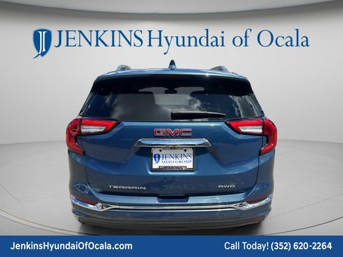 Used 2024 GMC Terrain Denali w/ Denali Premium Package AWD/4WD image 4