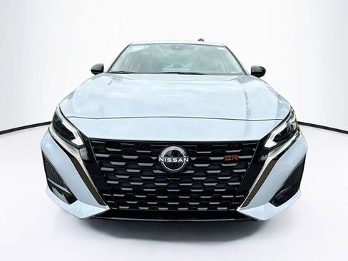 New 2025 Nissan Altima 2.5 SR w/ SR Premium Package FWD image 2