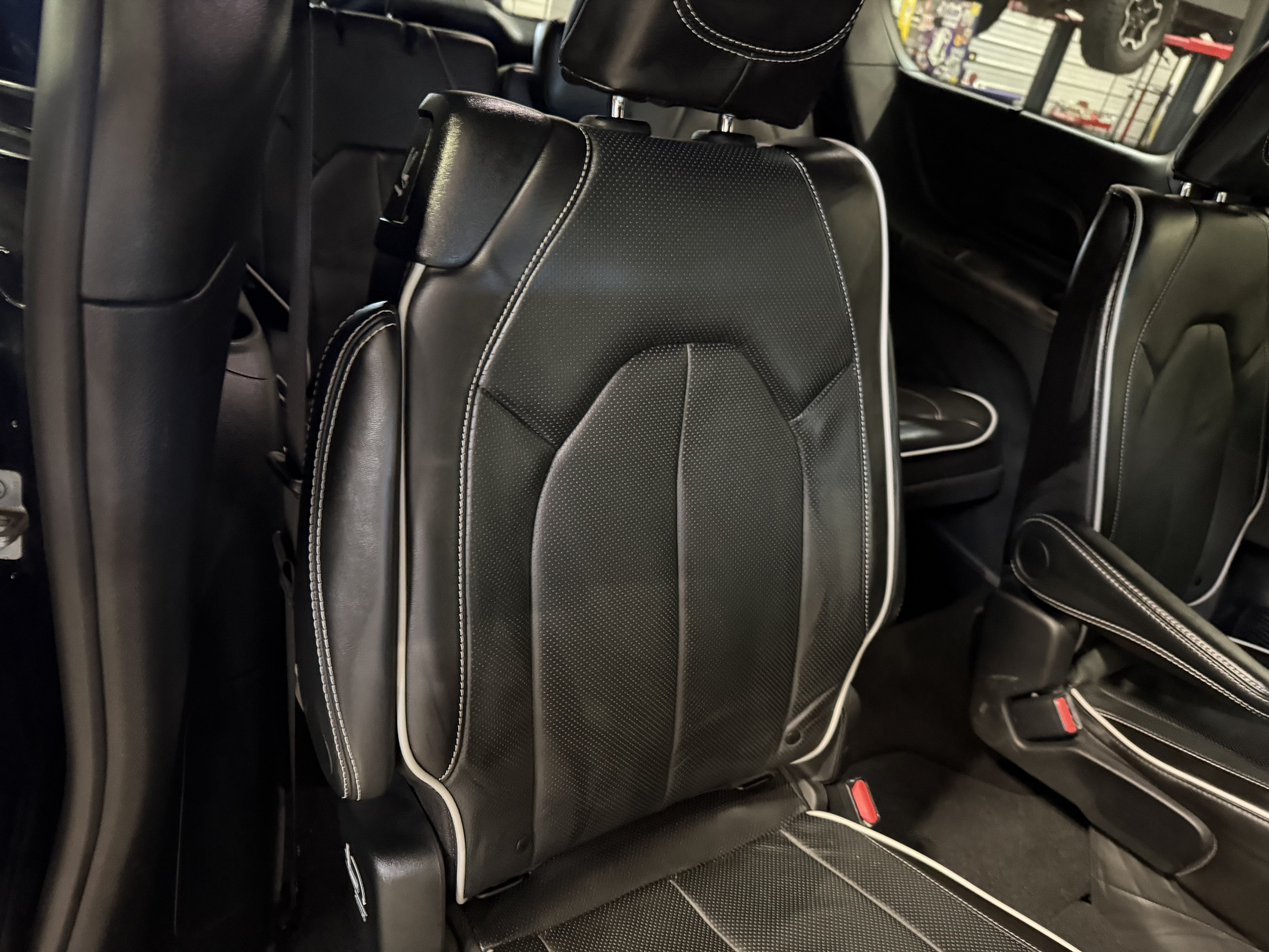 Certified 2025 Chrysler Pacifica Limited AWD/4WD image 16