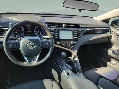 Used 2018 Toyota Camry LE image 19