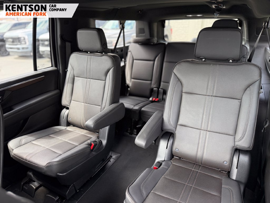 Used 2025 Chevrolet Suburban High Country AWD/4WD image 32