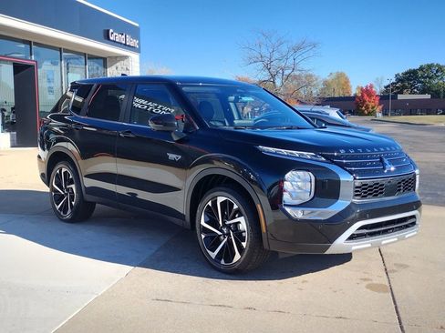 New 2025 Mitsubishi Outlander SE image 12