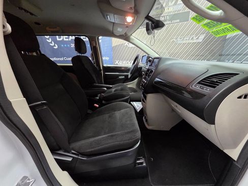 Used 2019 Dodge Grand Caravan SE image 24