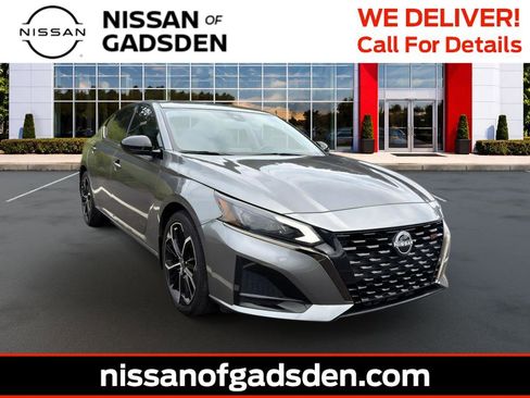 Used 2023 Nissan Altima 2.5 SR FWD image 1