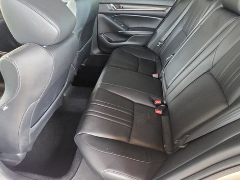 Used 2018 Honda Accord Touring image 10